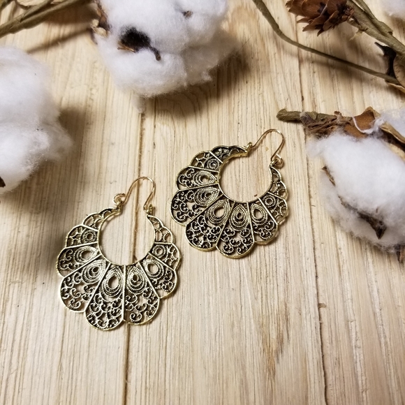 Beautiful Vintage GOLD Boho earrings - Picture 9 of 9